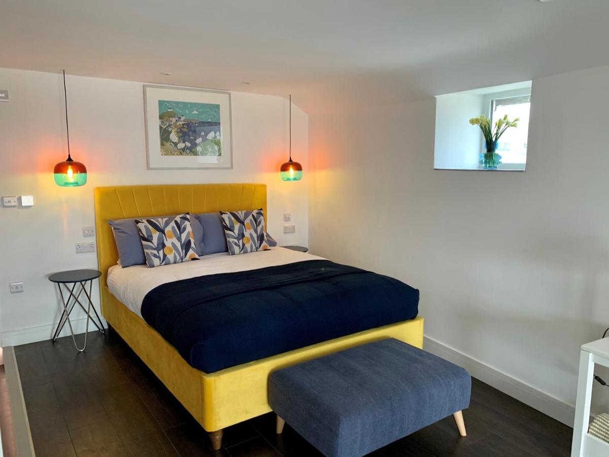 Modern Studio Apartment With Stunning Views! St Ives Екстериор снимка